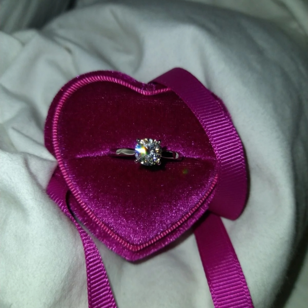 1 carat moissanite ring size 7